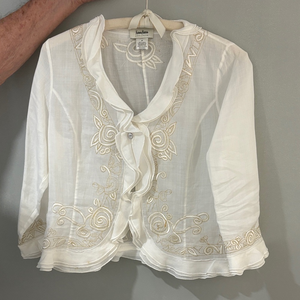 Vintage linen blouse from Neiman Marcus.   Size Medium. Like new condition